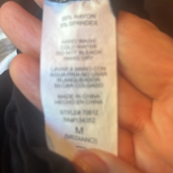 C’isa Long Sleeve Crew Neck Cropped Tee with Knotted Front Size Medium - Picture 4 of 4